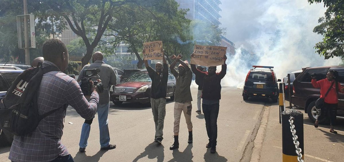 URGENT: #RightToProtest, express oneself, &amp; participate in public discourse is SACRED under our Constitution and international law! ✊🗣️ The "sita sita" protestors are LEGALLY exercising their rights within the law on #FinanceBill2023—a law that will DIRECTLY impact ALL Kenyans.