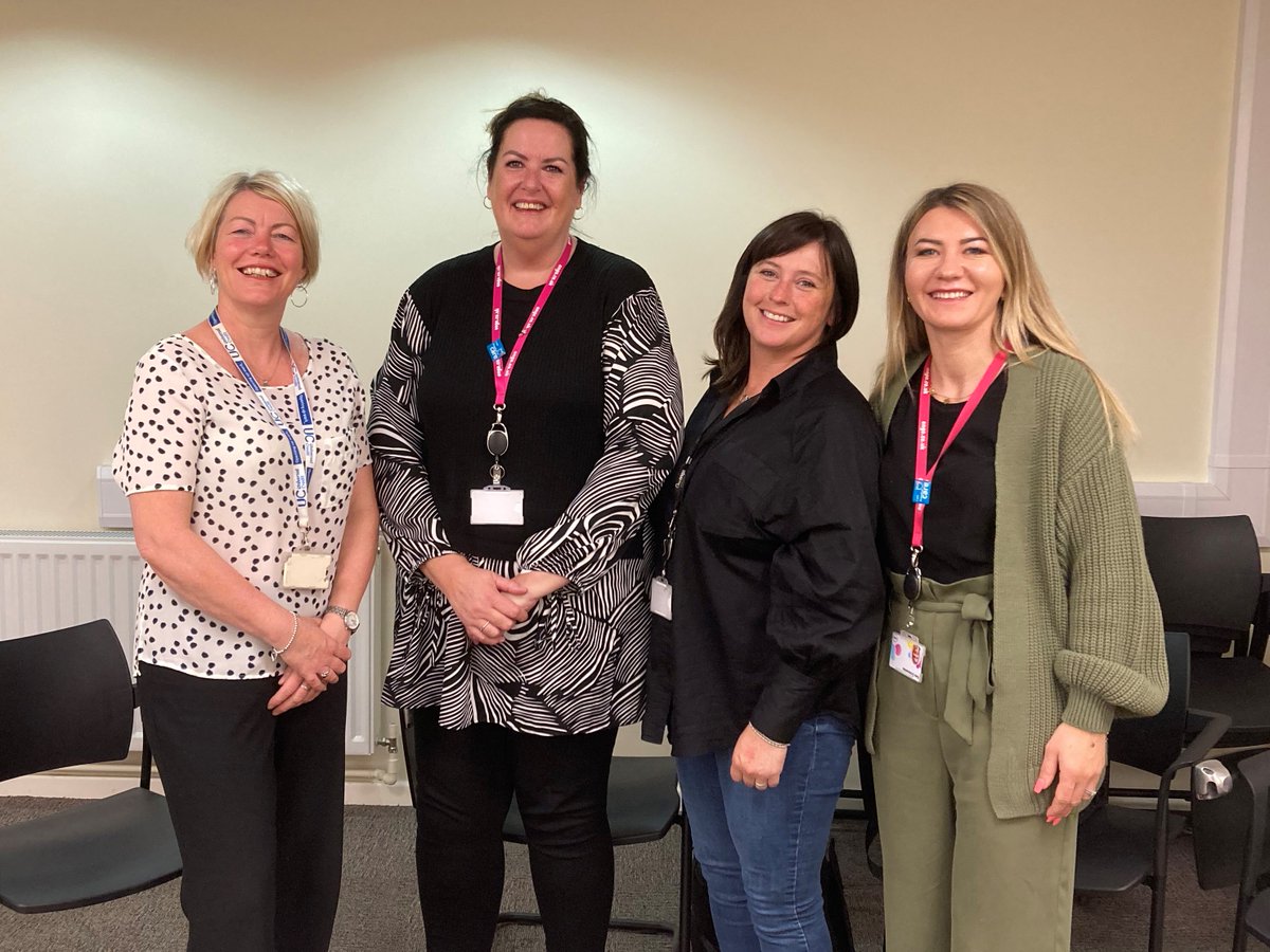 JoCorneyDWP's tweet photo. Employer Engagement Adviser Claire arranged an informative #MentoringCircle in #ScunthorpeJCP with customers hearing from Anne our #50Plus Champion talking about the #MidlifeMOT followed by a great insight into roles available from #Ongo Recruitment #ProudtoCare #NEYH #DWProud https://t.co/wYEP78XWqE