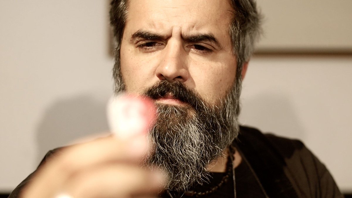 “Como ladrones sorprendidos” es el tercer disco de Mi capitán, el grupo de experimentados músicos que forman parte de bandas como Love of Lesbian o Sidonie.

Mira Backline como él 👇

Play.rtve.es/v/6906561