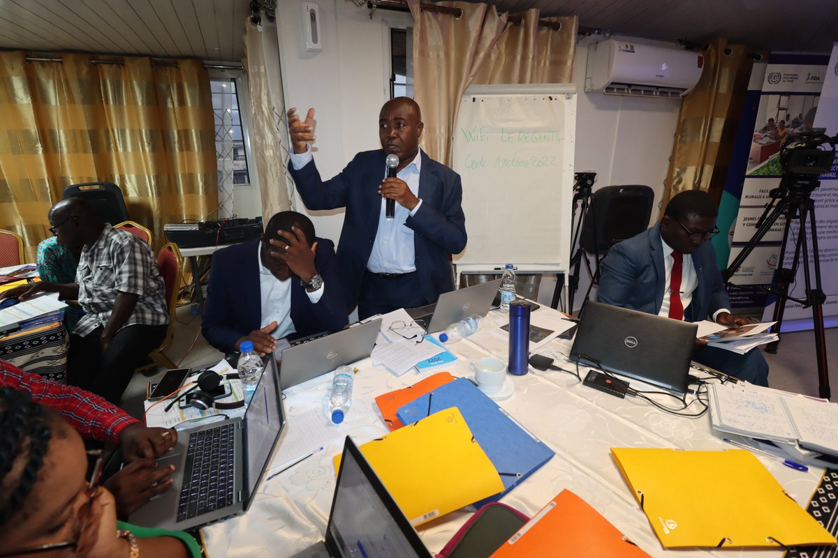 OITAbidjan's tweet photo. @OITAbidjan a ouvert hier à Bassam un "Café Médias" regroupant une quarantaine d'hommes et de femmes de médias pour mieux leur faire connaitre son mandat.
Tous les projets en cours d'exécution en #civ🇨🇮 présentés aux journalistes.

#TravailDécent
#Emploi
#OIT
@iloafrica https://t.co/yz7uGuzb8D