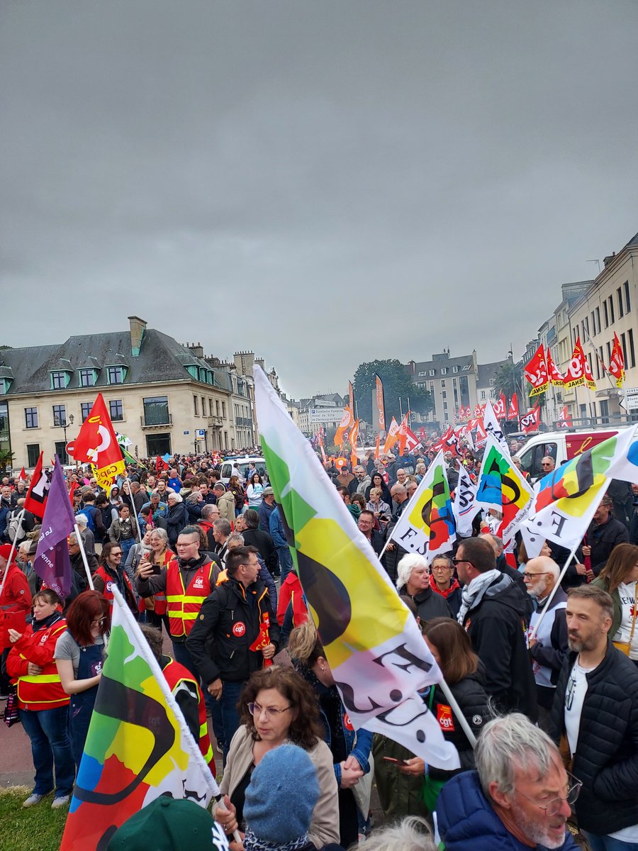 Toujours très nombreux à Cherbourg mobilisés contre la réforme des retraites #64AnsCestToujoursNon