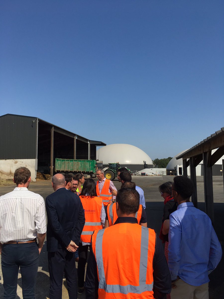 La journée dédiée aux réseaux intelligents de gaz débute avec la visite du projet homologué <a href="/SmileSmartGrids/">SMILE smart grids</a> : FLORES. 
Une trentaine de visiteurs est réunie pour découvrir cette boucle locale de gaz avec système de stockage, portée par <a href="/GRDF/">GRDF</a>, sur le site de la SA Méthamaine.