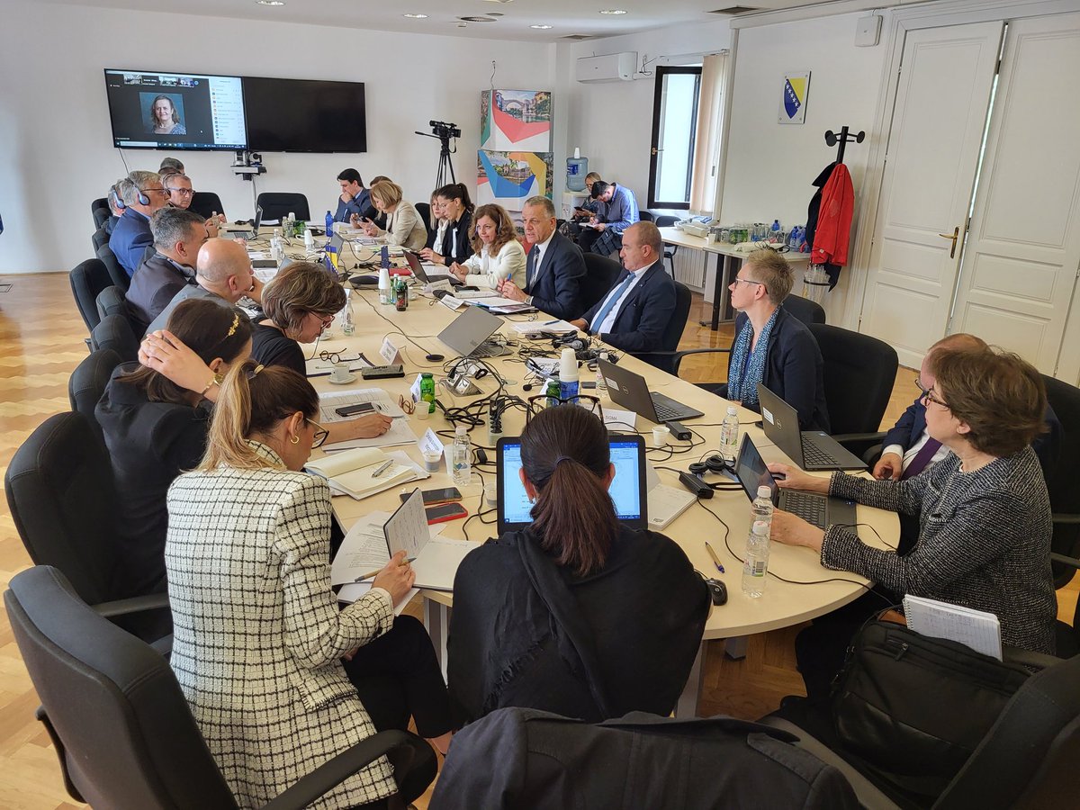 BunozaDavor's tweet photo. U toku 6. sastanak posebne skupine za reformu javne uprave. Politički dijalog na visokoj razini o glavnim izazovima i prioritetima u #RJU. @Direkcija_EI https://t.co/q5RN2DZVPT
