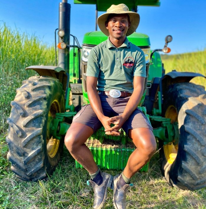 startfarmingnow's tweet photo. "🌱 Sustainable vegetable farming: a path to nutritious produce while preserving the planet! ♻️ Soil health, water conservation, organic practices, biodiversity, energy efficiency, waste management and community involvement the key elements of a greener future #SustainableFarming https://t.co/Eko5i9wfrD