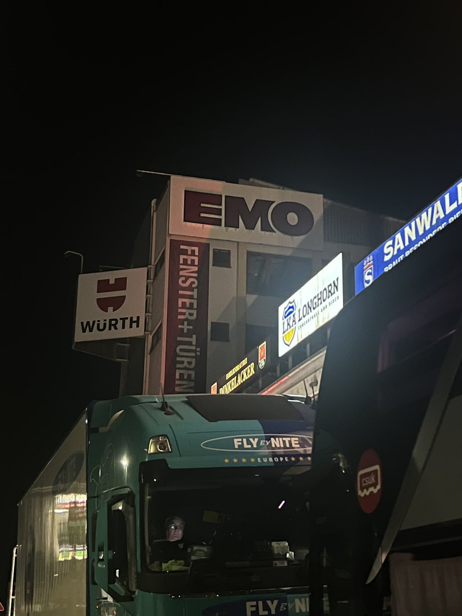 what if we kissed underneath the emo sign in front of the flybynite truck