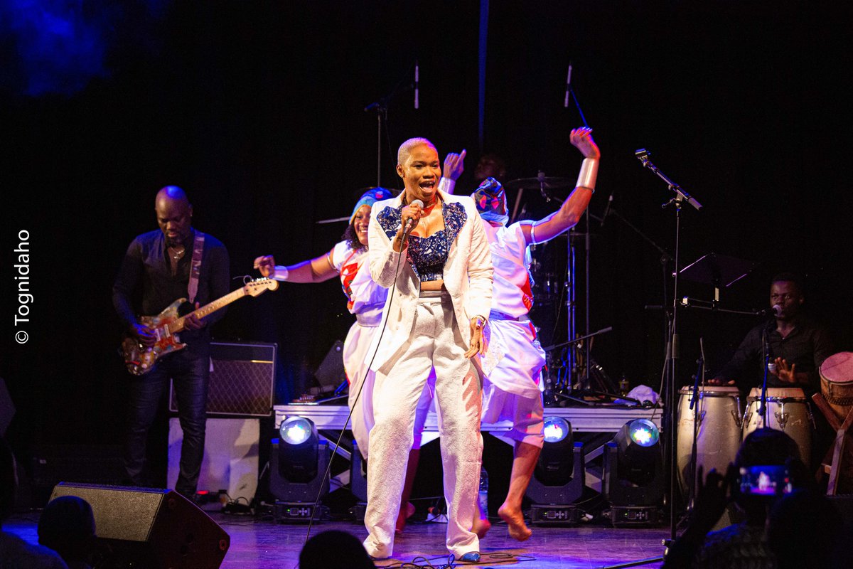 TognidahoT's tweet photo. l'inoubliable concert de @FatyKofficiel le samedi dernier à @IF_Benin 

@ambafrancebenin @BWasexo @wasexotweetup @competencephoto @rencontresarles 

#Tognidaho https://t.co/UD8pjfhjDW