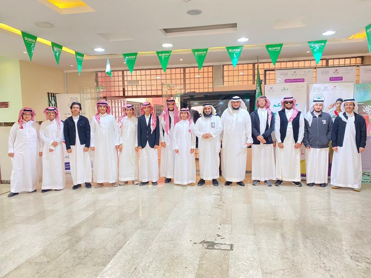 rwadabhasch's tweet photo. ضمن برامج التوجيه المهني نسق التوجيه الطلابي بثانوية رواد أبها مع عميد القبول والتسجيل 
د.علي الخالدي زيارة لجامعة الملك خالد لمجموعة من طلاب ثالث ثانوي لأخذ صورة عن آلية القبول في الجامعة و التخصصات المتاحة للتسجيل.

#رواد_أبها 
#وزارة_التعليم 
#جامعه_الملك_خالد https://t.co/0WhQ0DAMCI