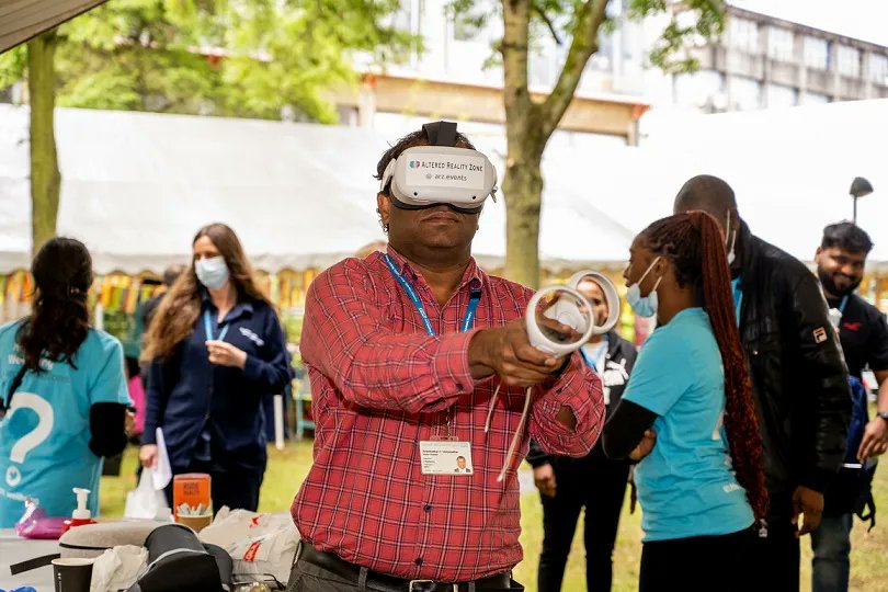 LNWH_wellbeing's tweet image. #TeamLNWH you will be able to enjoy a #VirtualReality expereince at the Staff Health and Wellbeing Festival, just like last year!

Book your slot now so you don't miss out 👇 
weare.lnwh.nhs.uk/staff-health-a… 

#PuttingYouFirst