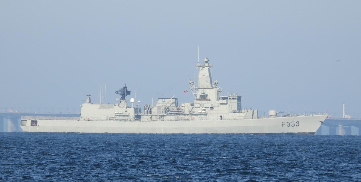 WarshipCam's tweet photo. Portuguese Navy Bartolomeu Dias-class frigate NRP Bartolomeu Dias (F333) northbound under the Storebaelt Bridge in Denmark - June 6, 2023 #nrpbartolomeudias #f333
SRC: FB-Under Broen https://t.co/GYlJAa46ND