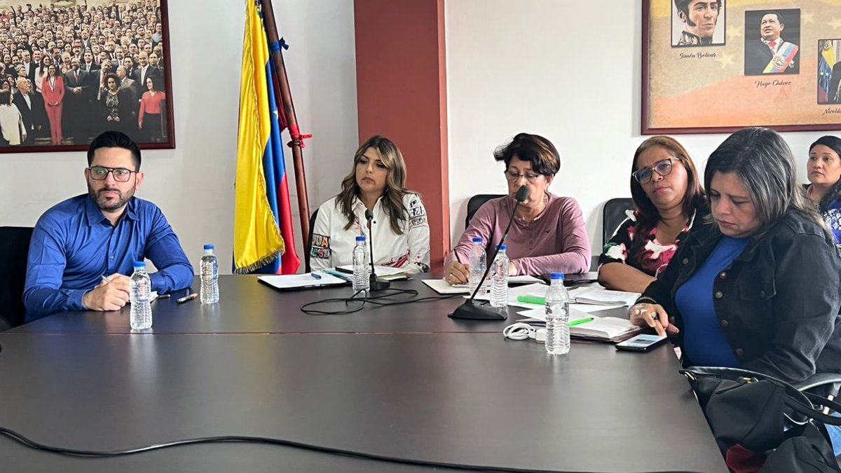 Lina_Ron_2023's tweet photo. 05Jun|| Reunión Ordinaria Nro 3 Junto a @DiputadaJanitza. Subcomisión de Alimentación y Nutrición de la Asamblea Nacional. Se realizaron aportes a la Propuesta de Ley Nacional de Nutrición.
#ComandoLinaRon
.@NicolasMaduro .@dcabellor .@PartidoPSUV .@VTVcanal8 https://t.co/XtQYTlWBbg