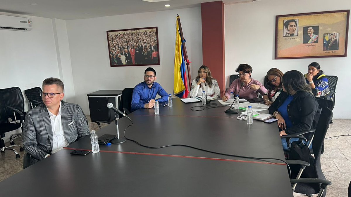 Lina_Ron_2023's tweet photo. 05Jun|| Reunión Ordinaria Nro 3 Junto a @DiputadaJanitza. Subcomisión de Alimentación y Nutrición de la Asamblea Nacional. Se realizaron aportes a la Propuesta de Ley Nacional de Nutrición.
#ComandoLinaRon
.@NicolasMaduro .@dcabellor .@PartidoPSUV .@VTVcanal8 https://t.co/XtQYTlWBbg