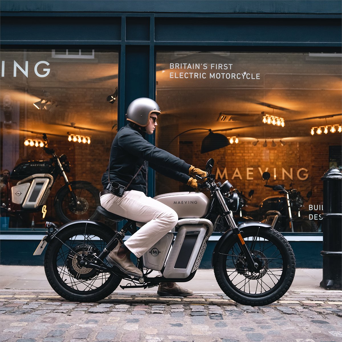 NEWSFLASH! We're moving our London showroom. It has been a joy to meet so many of you in our Covent Garden store. However, today we hand in our keys ahead of an exciting new venture. Keep your eyes peeled for announcements on our new London location. #Chargeon #coventgarden