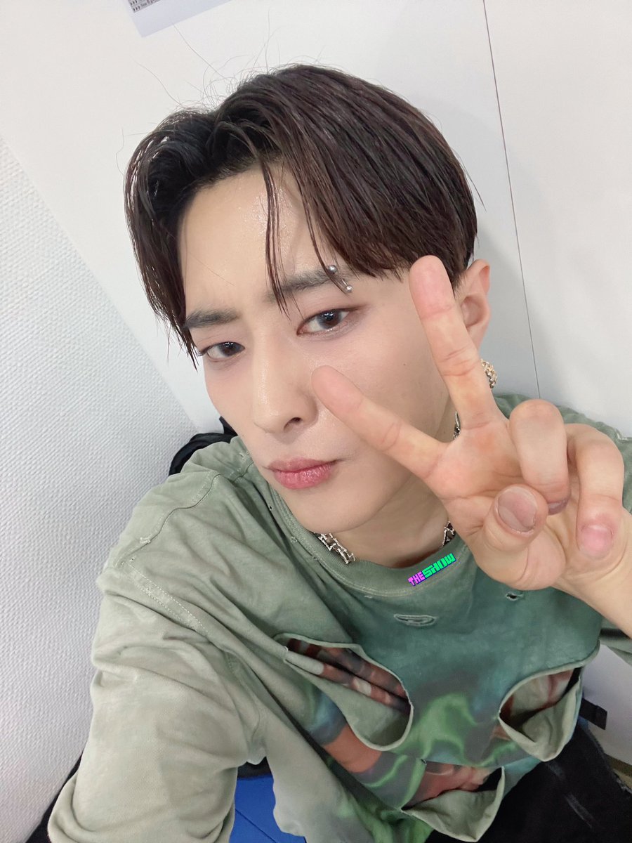 theshow_offcl's tweet photo. [★328회 더쇼초이스 후보③]
┌────────────┬──┐ 
      KARD 그만 좋아하는 법         │검색 │ 
└────────────┴──┘ 
타다다타닥 
（∩`•ω•）타다닥
＿/_ つ/￣￣/ 
　　＼/＿＿/￣"
;#더쇼 는 이미 #KARD  '그'들만 좋아하고있습니다
#ICKY @KARD_Official https://t.co/me3zwYlwyo