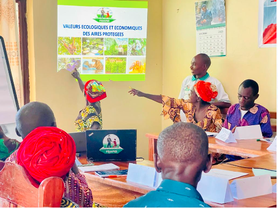 Fdapid2022's tweet photo. 31 Mai 2023 à Goma lors d'un atelier de leaders autochtones Pygmées membres de noyaux durs de PA verts sur le leadership dans la protection de l'environnement et la conservation des aires protégées. #FDAPID @ffcrdc @enable_rdc @UNC @sylvain_obedi @LusenaJ @BatundiV Coordon https://t.co/TzNNtWDLGH
