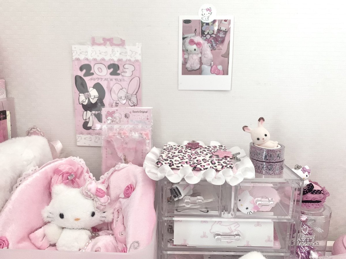 🎀 · ˚ *🗝️~~