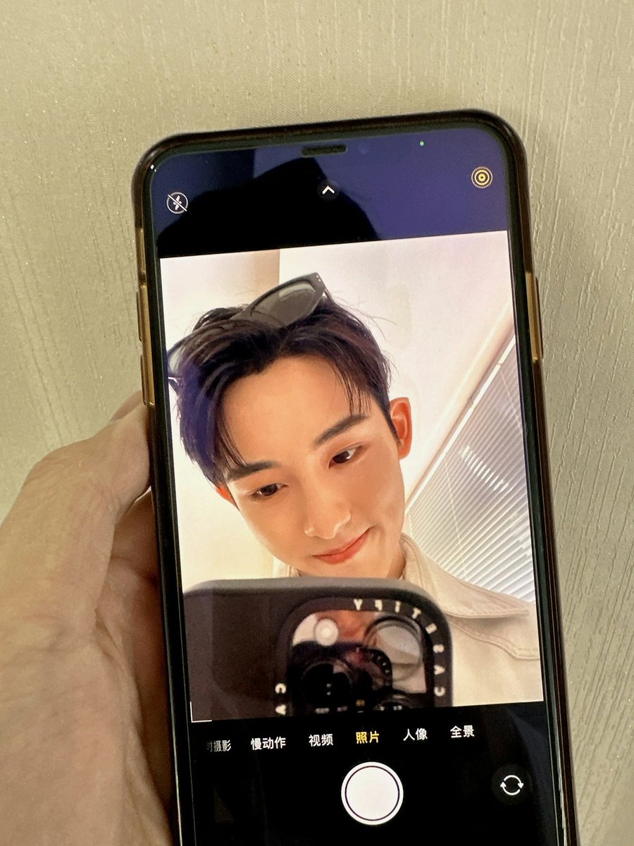 #DongSicheng shares new snaps