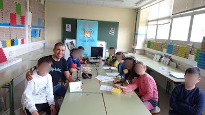 ColeNSVillar's tweet photo. #RadioEscolar La Nava en las Ondas 🎙️
Pedaleando voy🚴♂️, pedaleando vengo🚵!
Entrevista a Guillermo @guilletornado, Israel @DecathlonES , Diego #CicloHome y Óscar @TriLaguna
https://t.co/OOp73dnv0l
#LaRadioNosUNE #SelloAmbientalJCyL #SemanaDeLaBici @RadioEscolarVLL https://t.co/PFEBlS80CQ