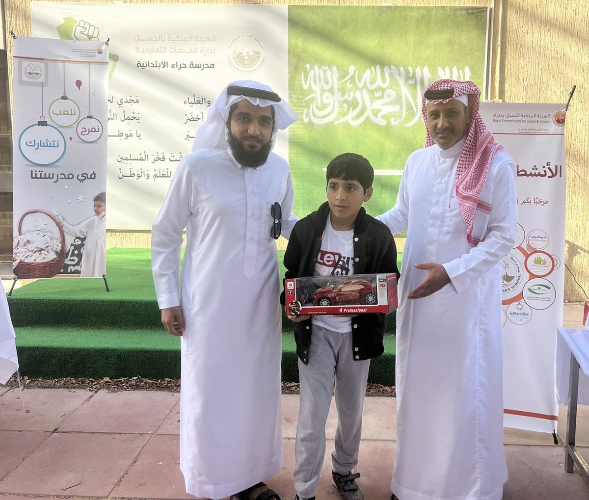 #صور 

في يوم التميز مدرسة #حراء_الابتدائية تكرم الطلاب المتميزين سلوكياً ( الطالب المثالي ) لجميع المراحل الدراسية ..
#طموحنا_عال