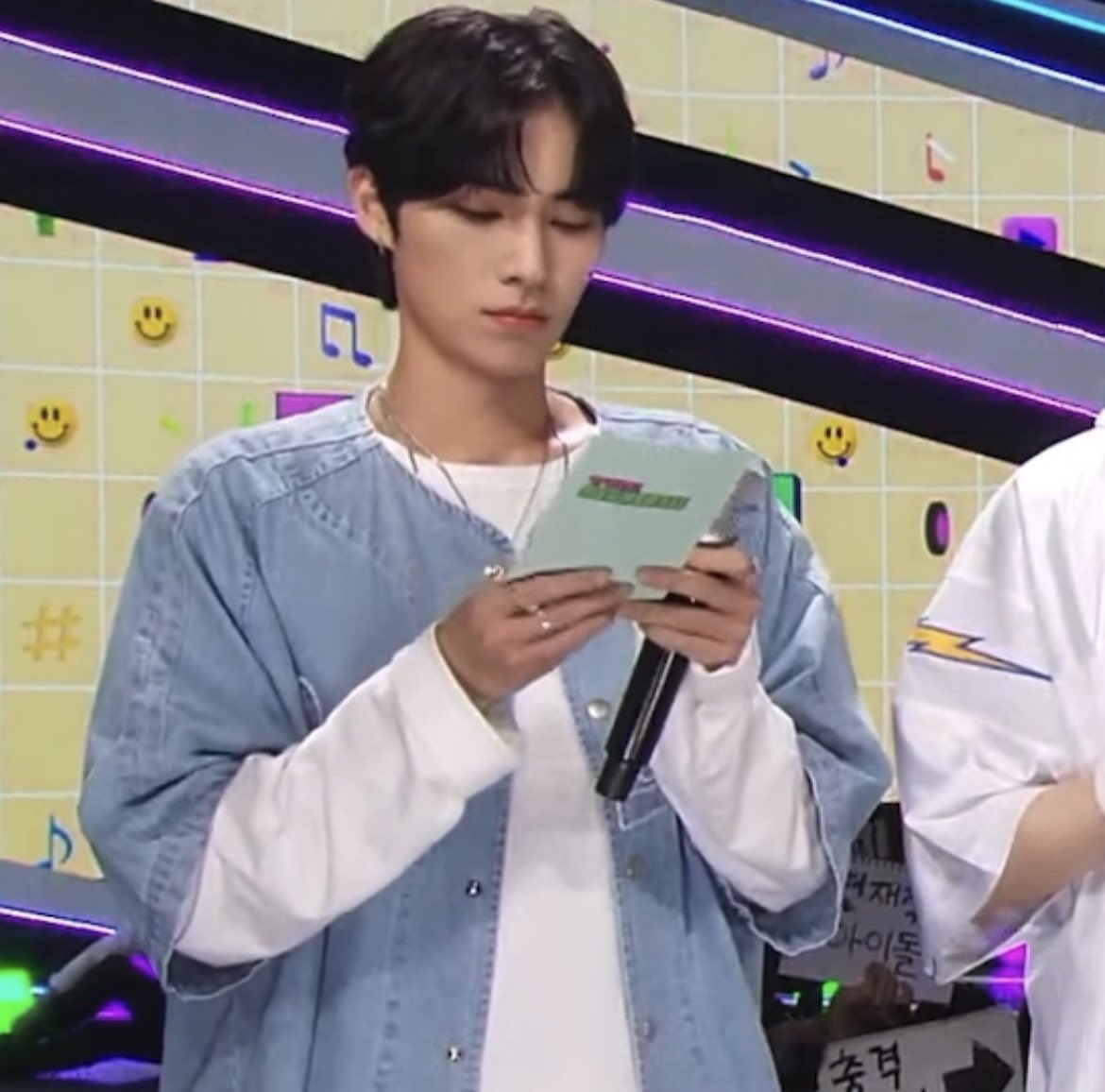xiaojun_xdj's tweet photo. XIAOJUN LOOKS SO CUTE HERE https://t.co/e16RGPWmxh