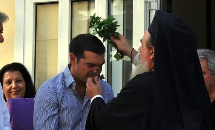 Εσείς του ΣΥΡΙΖΑκροδεξιάς, πρώην ΠΑΣΟΚ που ξεπλένετε όσους μας χρεοκόπησαν και γράφετε ότι ο Αντώνης Ανδρέα Τσίπρας είναι έντιμος... πως είναι έντιμος κάποιος που φιλάει χέρια ιερέων και δηλώνει άθεος ή συκοφαντεί τον κομουνισμό δηλώνοντας αριστερός;