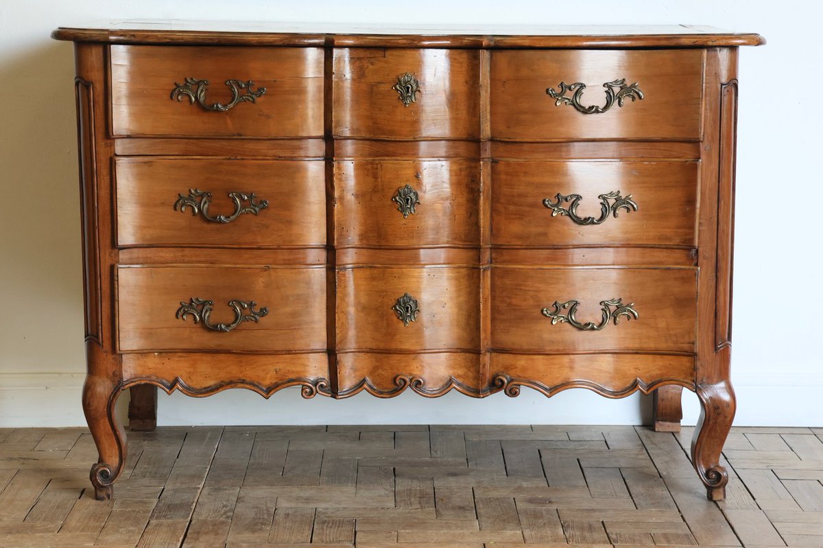 BrownriggUK's tweet photo. 19th Century French Walnut Commode in the 18th Century Taste
https://t.co/2s0kzCP6Lr
#walnutcommode #antiquecommode #antique #furniture #interior #design https://t.co/6Ki8hSZPZH