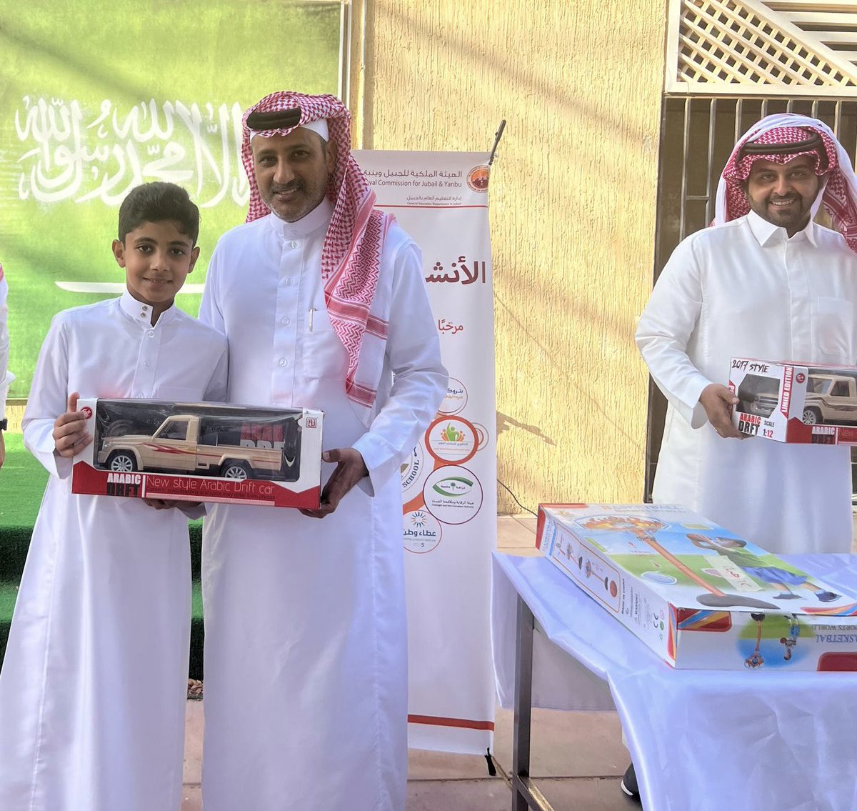 #صور 

في يوم التميز مدرسة #حراء_الابتدائية تكرم الطلاب المتميزين سلوكياً ( الطالب المثالي ) لجميع المراحل الدراسية ..
#طموحنا_عال