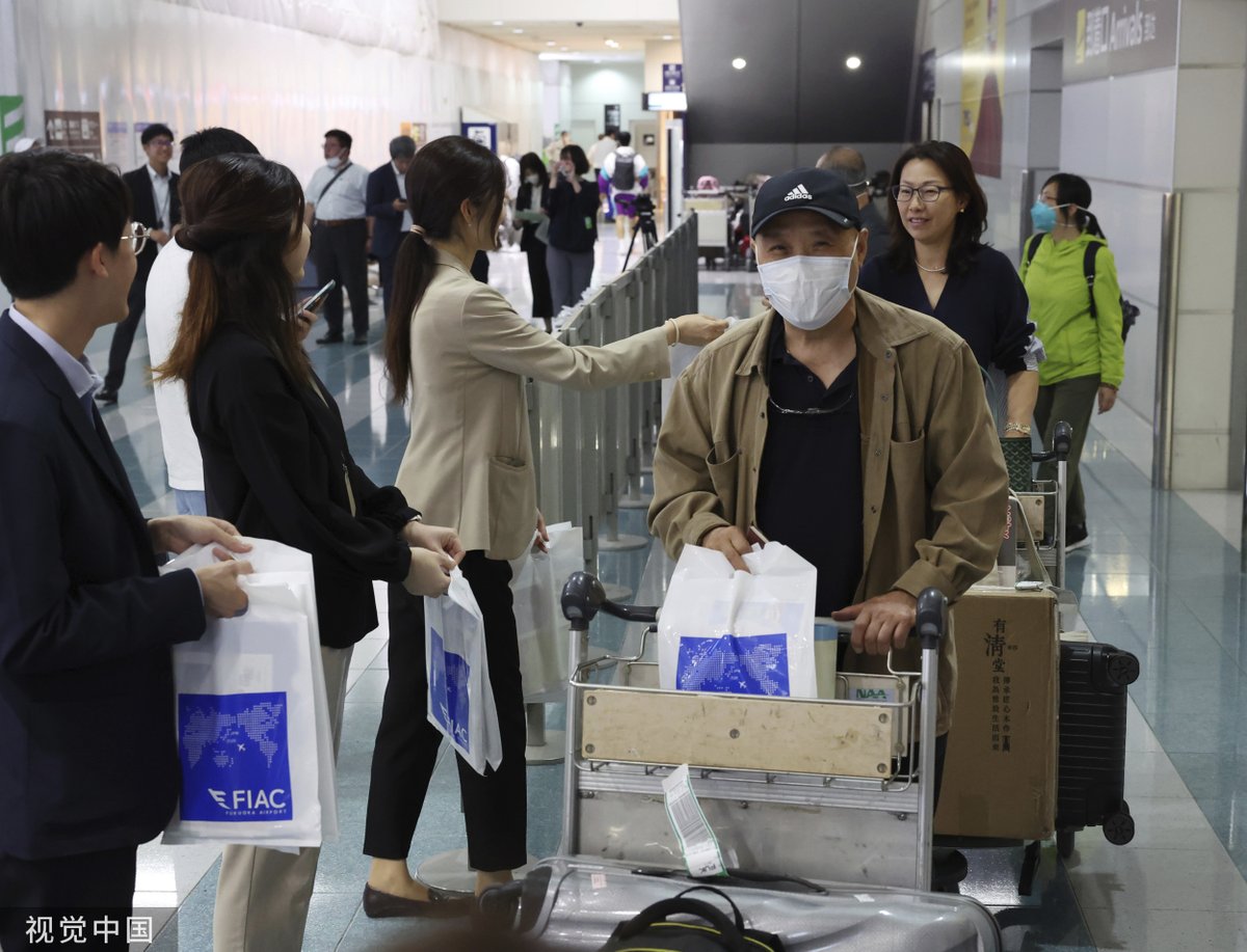 ShanghaiEye's tweet image. The first flight operated by #SpringAirlines Co., Ltd. from #Shanghai receives a congratulatory water spraying after making a landing at Fukuoka Airport on June 5, 2023. @FukuokaAirport