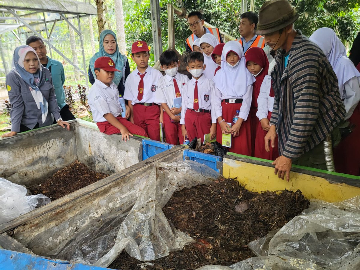 JavlecID's tweet photo. Membangun Kesadaran Lingkungan melalui Kunjungan ke Taman Kehati PT. Tirta Investama Subang https://t.co/ZVxRN7Ezc0 via @javlecid #Konservasi #PendidikanLingkungan #TamanKehati #KeanekaragamanHayati #SosialisasiLingkungan #TirtaInvestamaSubang #KesadaranLingkungan https://t.co/g7LrvfD3yD