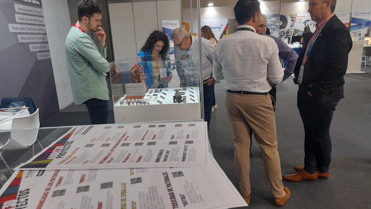 AIDIMME's tweet image. Nuestros expertos en #fabricación aditiva ya están atendiendo a las muchas personas que se están acercando a nuestro stand 3/A-08 en #ADDIT3D @BEC_Bilbao  
¡Ven a visitarnos y a conocer las nuevas tecnologías y proyectos que @AIDIMME te puede ofrecer! 
Estamos hasta el jueves⏰