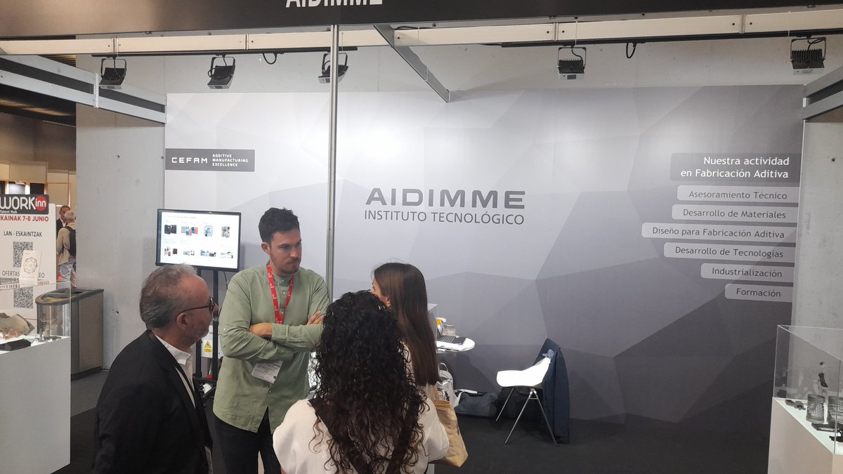 AIDIMME's tweet image. Nuestros expertos en #fabricación aditiva ya están atendiendo a las muchas personas que se están acercando a nuestro stand 3/A-08 en #ADDIT3D @BEC_Bilbao  
¡Ven a visitarnos y a conocer las nuevas tecnologías y proyectos que @AIDIMME te puede ofrecer! 
Estamos hasta el jueves⏰