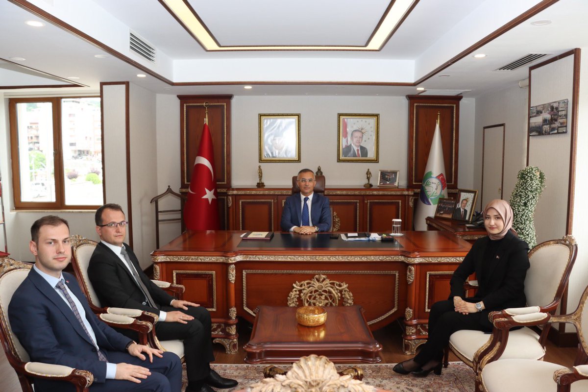 ▪️Kaymakam Adayları İrem Ayşegül Çetin, Furkan Aksoy ve Mustafa Özbay Valimiz Kemal Çeber'i ziyaret ettiler.