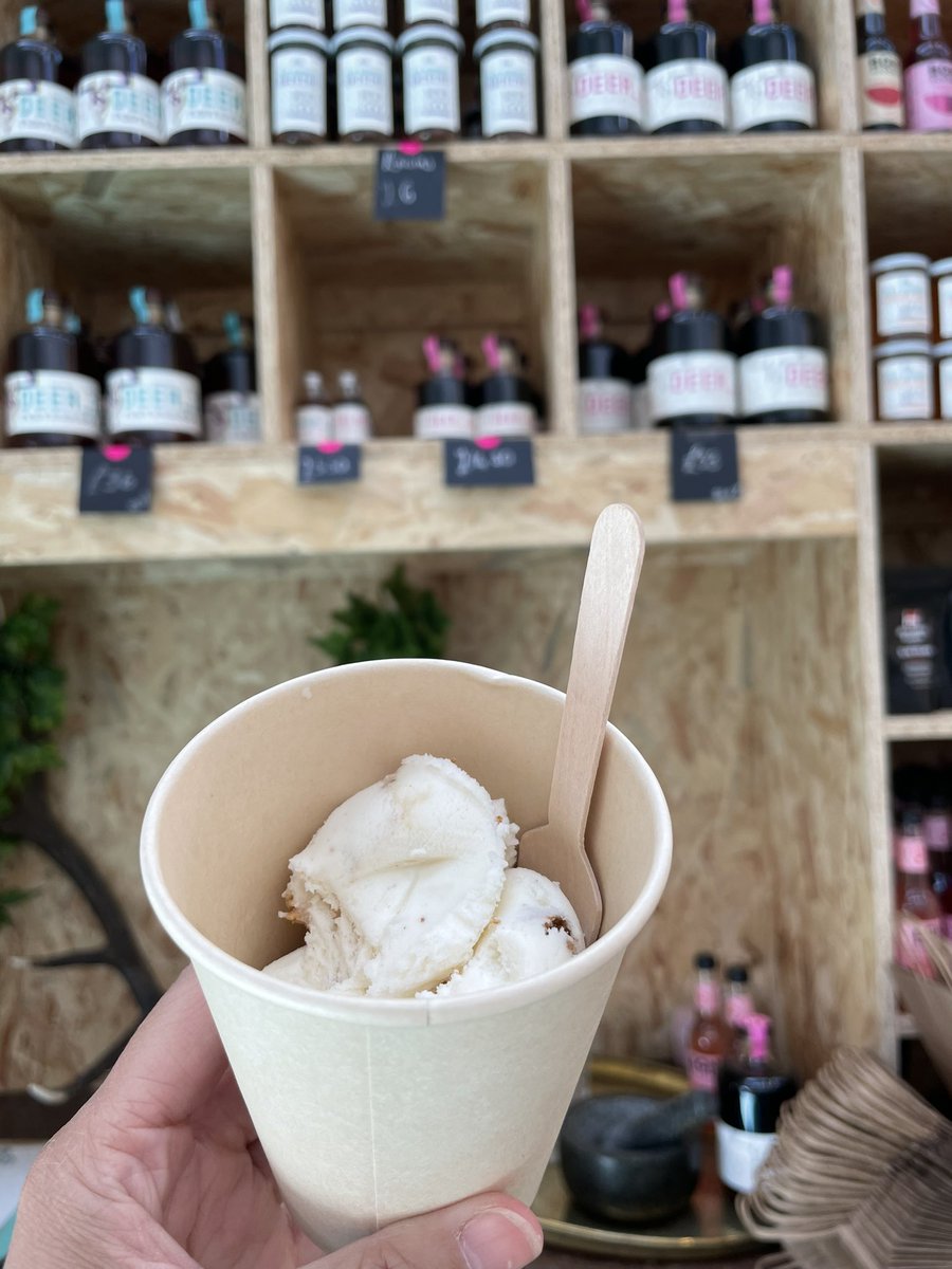 Whoops!  More lobster rolls and crabby fries from <a href="/LtdOrsay/">Orsay Sea Salt ltd</a> at Bunnahabhain 🥃 

&amp; more oysters 🦪🤭

Popped over to Jura for some Deer Island Rum - rum smoked salmon (from <a href="/TobermoryFishCo/">Tobermory Fish Co.</a>) and a new Deer Island ice cream!! Orange cinnamon cookie dough for me! 🍊🍦