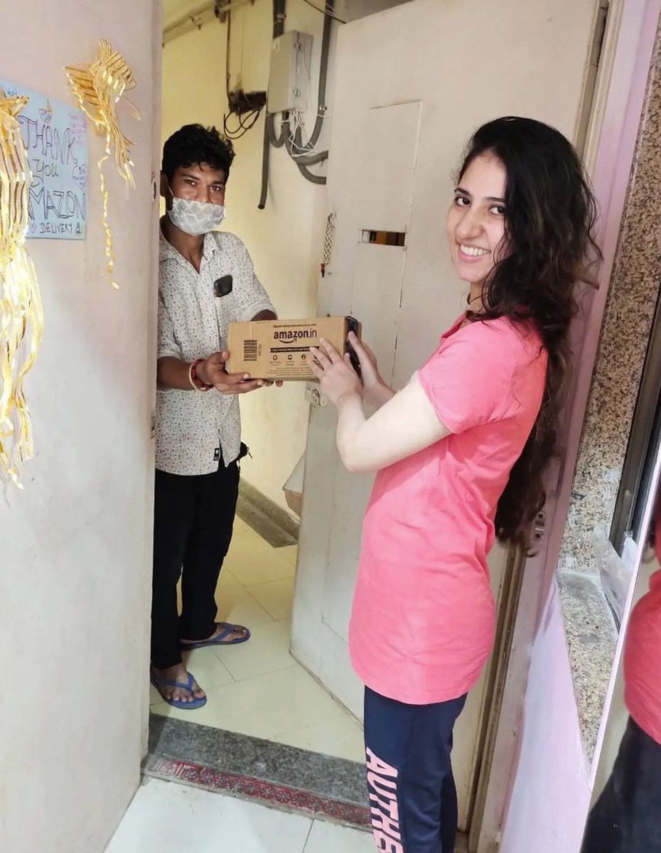 PRIYADARSHNI's tweet photo. @amazonIN #10yearsofAmazon Congratulations Amazon on being the bestest always..With one day delivery you have ensured that even if we forget a memorable occasion it's so easy to make up to the occasion by ordering in one day delivery..you have been our Survivor,hero and angel always ����🎉🎉 https://t.co/uBsAgOrqua