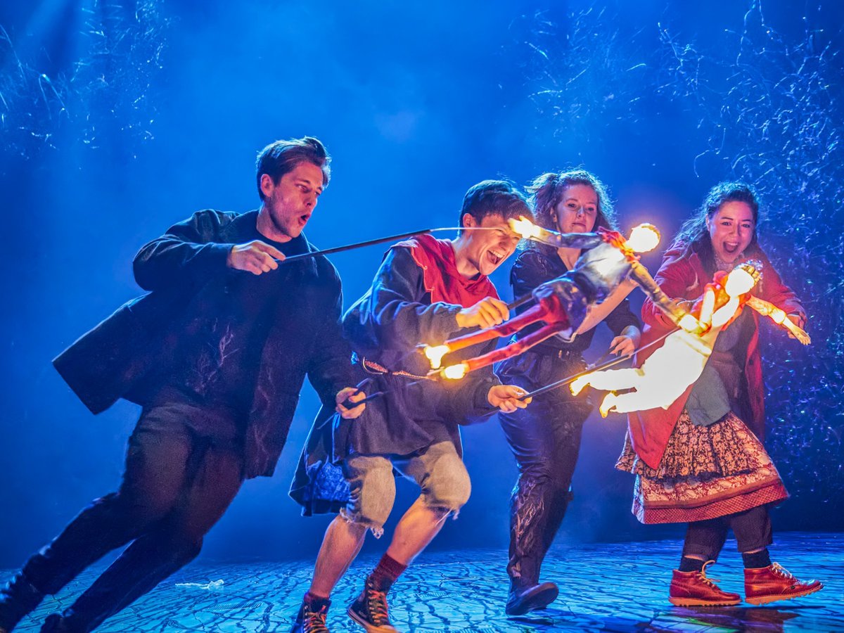 We're thrilled to announce that The Ocean at the End of the Lane is returning to the West End 🎉

This spectacular theatrical event comes to the Noel Coward Theatre this October for 7 weeks only, following its highly acclaimed UK &amp; Ireland Tour.

📸 Brinkhoff/Mögenburg