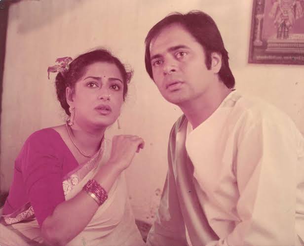 Another Memory To Share With You All. Myself With the Late Farooq Shaikh In The Movie 'Mahananda' 
#FarooqShaikh #Mahananda