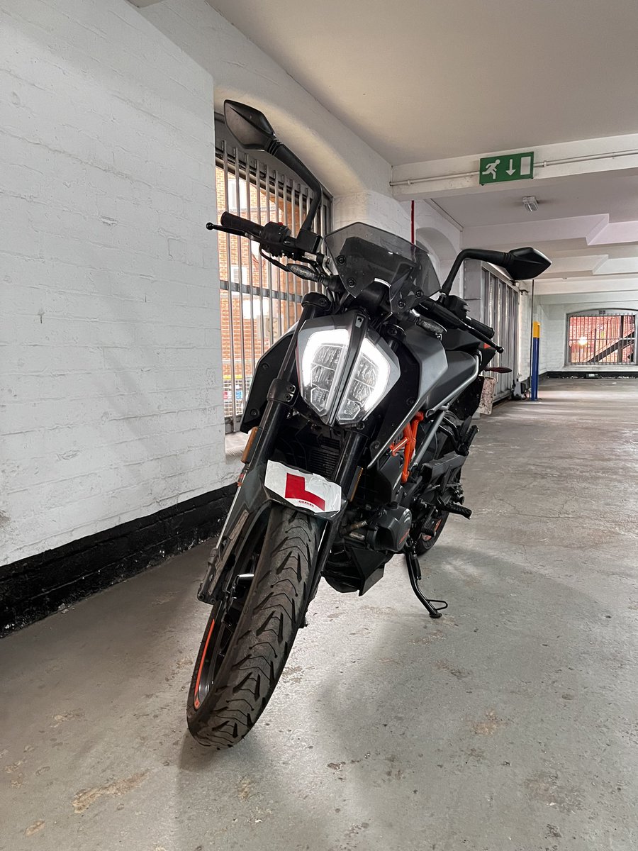 dnwlls_'s tweet photo. Selling my 71 plate Duke 125 (the best 125) with 1700 miles for £3k message me https://t.co/eBP0Vw3eVY