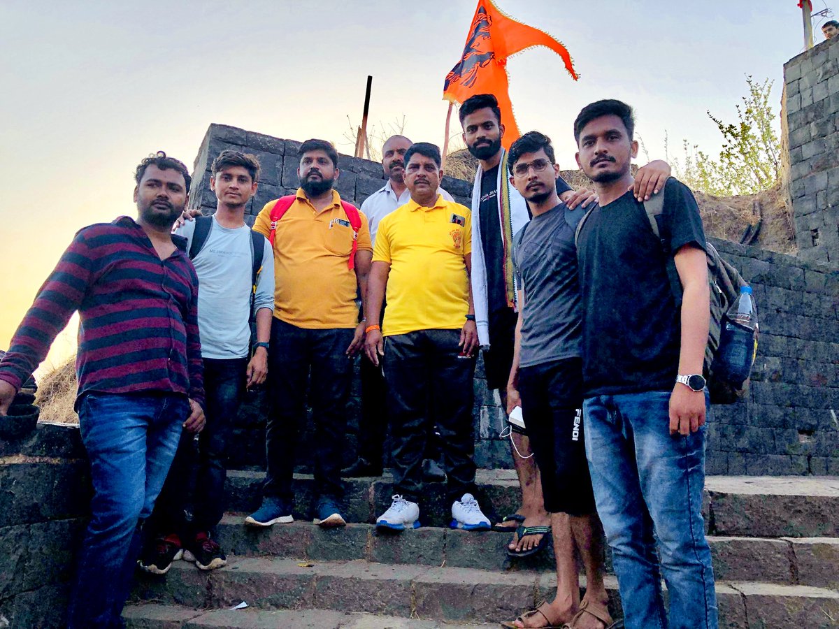 Govindbawane555's tweet photo. दुर्गराज रायगडावर शिवराज्याभिषेक महोत्सवास लाखो शिवभक्तांच्या उपस्थिती मार्गे पायी गड चढाई 👑💪🏻🚩

आज दिवसभरातील क्षणचित्रे❤️...
@YuvrajSambhaji 
@KaranGaikar7 https://t.co/1a0cWRGPtN