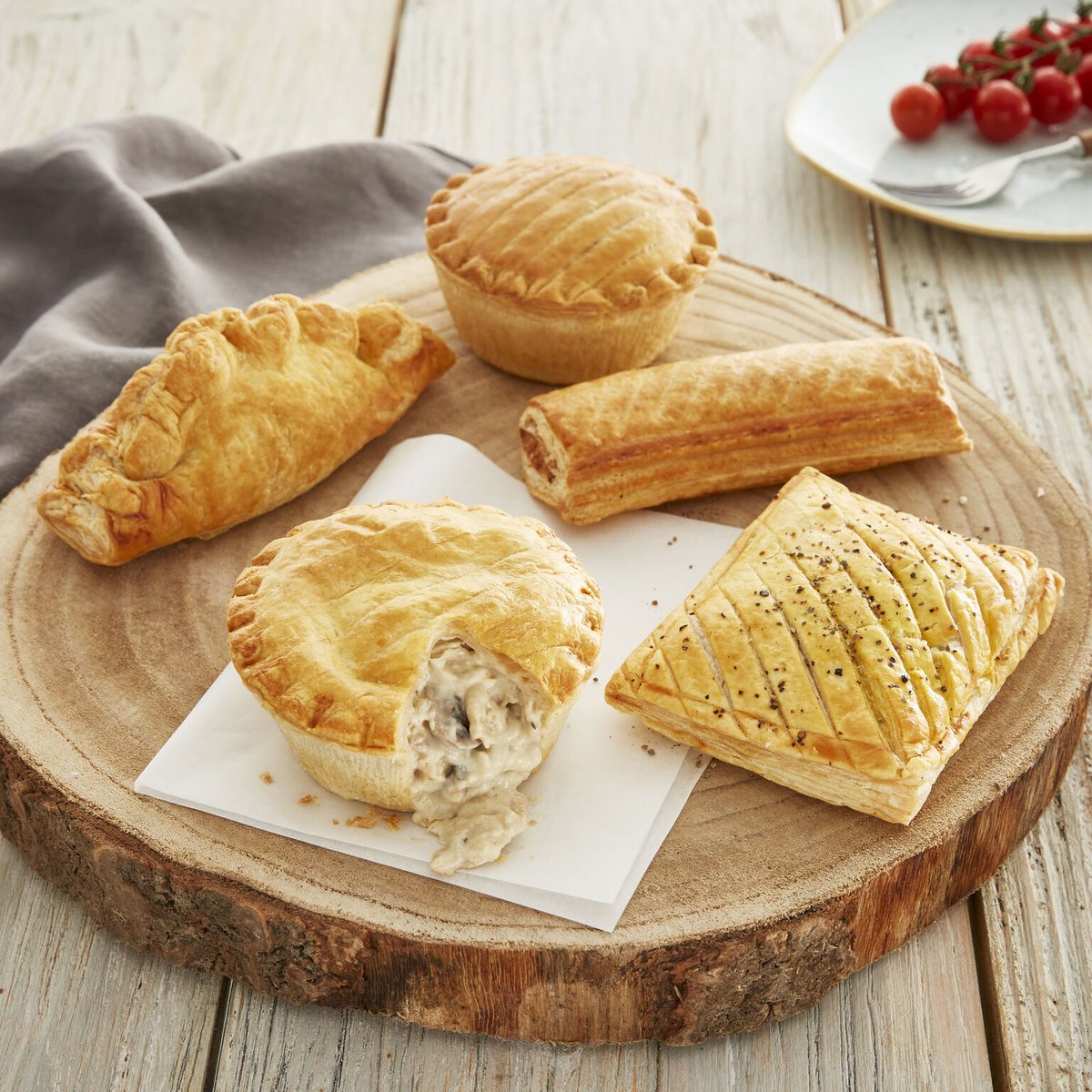 We're proud to offer a fantastic vegan range to our foodservice customers including: 

👉 Vegan Pasty
👉 Vegan Peppered Steak Slice
👉 Vegan Chicken &amp; Mushroom Pie
👉 Vegan Sausage Roll

Get in touch if you'd like to find out more 🌱

#veganfoodservice #veganpies