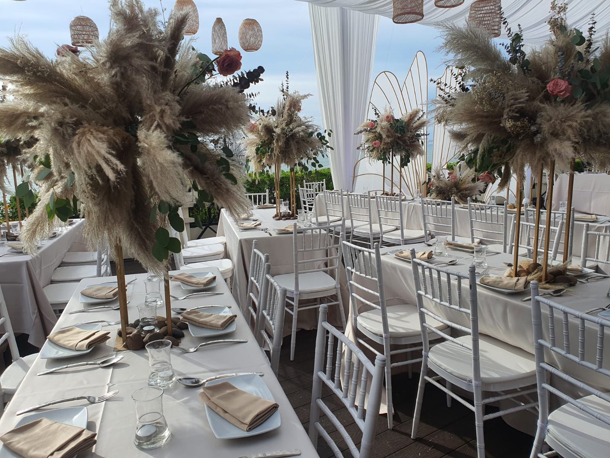chefrehmanLko's tweet photo. All set to serve Hi-Tea poolside π
Day 1 Meal 1
Are you ready?
#ChefRehman #roamingchef #poolside #hitea #seashore #day1 #meal1 #celebritychefs #arountheworld #finedining #luxurywedding #destinationwedding #ihghotels #IHG #postoftheday #virals https://t.co/KU5NPeWhyW
