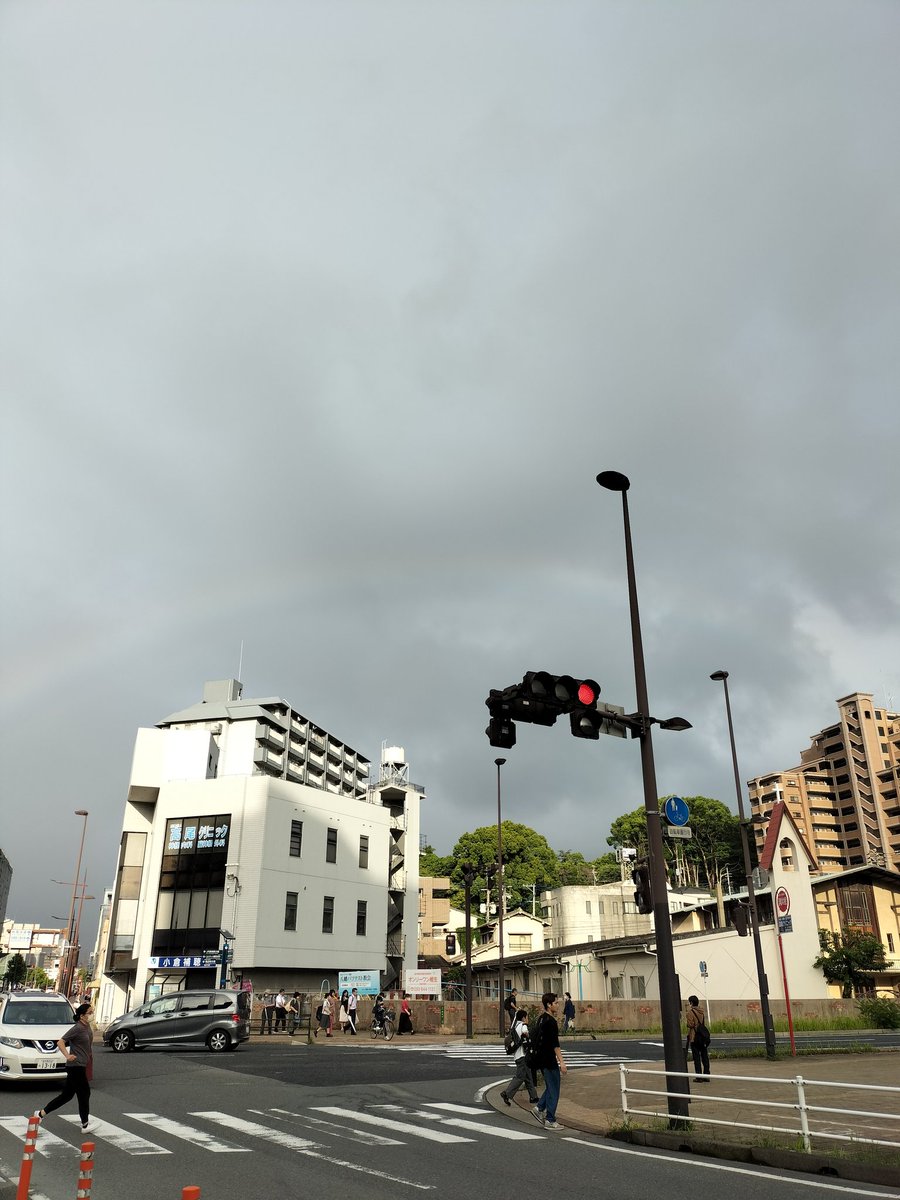 北九州市八幡西区
帰り道に見た虹🌈…

やはり「オート」で撮ったらコウだよな😅
