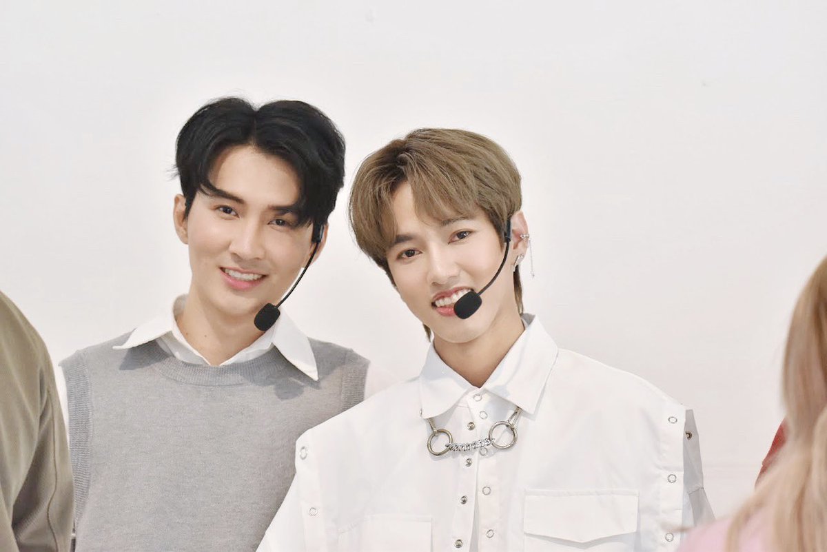 cws_xx's tweet photo. โอ่เบบี้ ฉันรักเธอเท่านั้น ใต่เเสงจันทร์มีเพียงเราสอง 🌙 #cws_xx #chokunwachirawich  #stampc4  #stamppornwasin  #borntobeyseries. 

Cr.พี่จูน https://t.co/zzSqVD2IsU