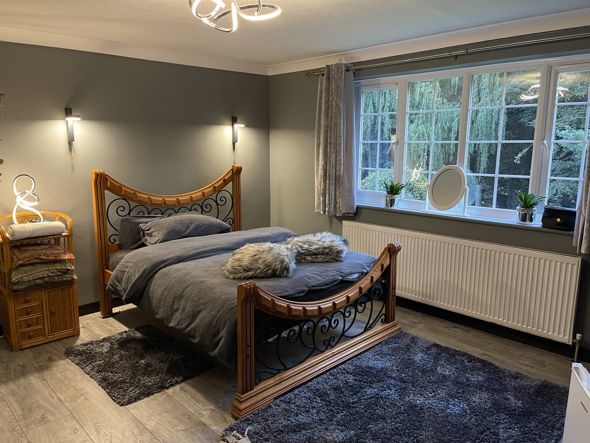 aroundaboutbrit's tweet photo. Da Vinci Manor Guest House With Gatwick Airport Parking offers quality accommodation near Gatwick Airport with secure airport parking.
https://t.co/lWx5yzZOSC
#guesthouse #warmwelcome #airportparking #gatwickairport #holiday #businessguest #family #ilfield #crawley #westsussex https://t.co/6S8eKy7aZp