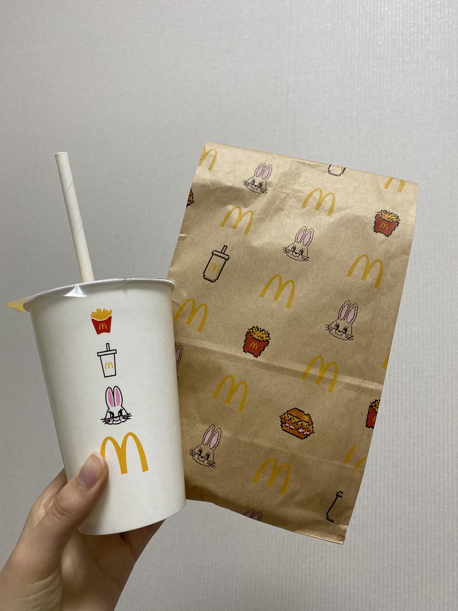 ___k__r__e's tweet photo. いつからかわかんないけどマックがNewjeans仕様になってたかわいい💕 https://t.co/R4dSijfA4J