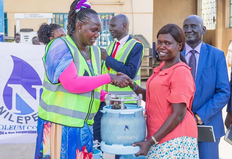 Under the theme "Beat Plastic Pollution", NILEPET celebrated International Environment Day by giving back to the community. We donated Gas cylinders to women  who make tea on the streets of Juba to help ease their work with the intention of conserving the environment.