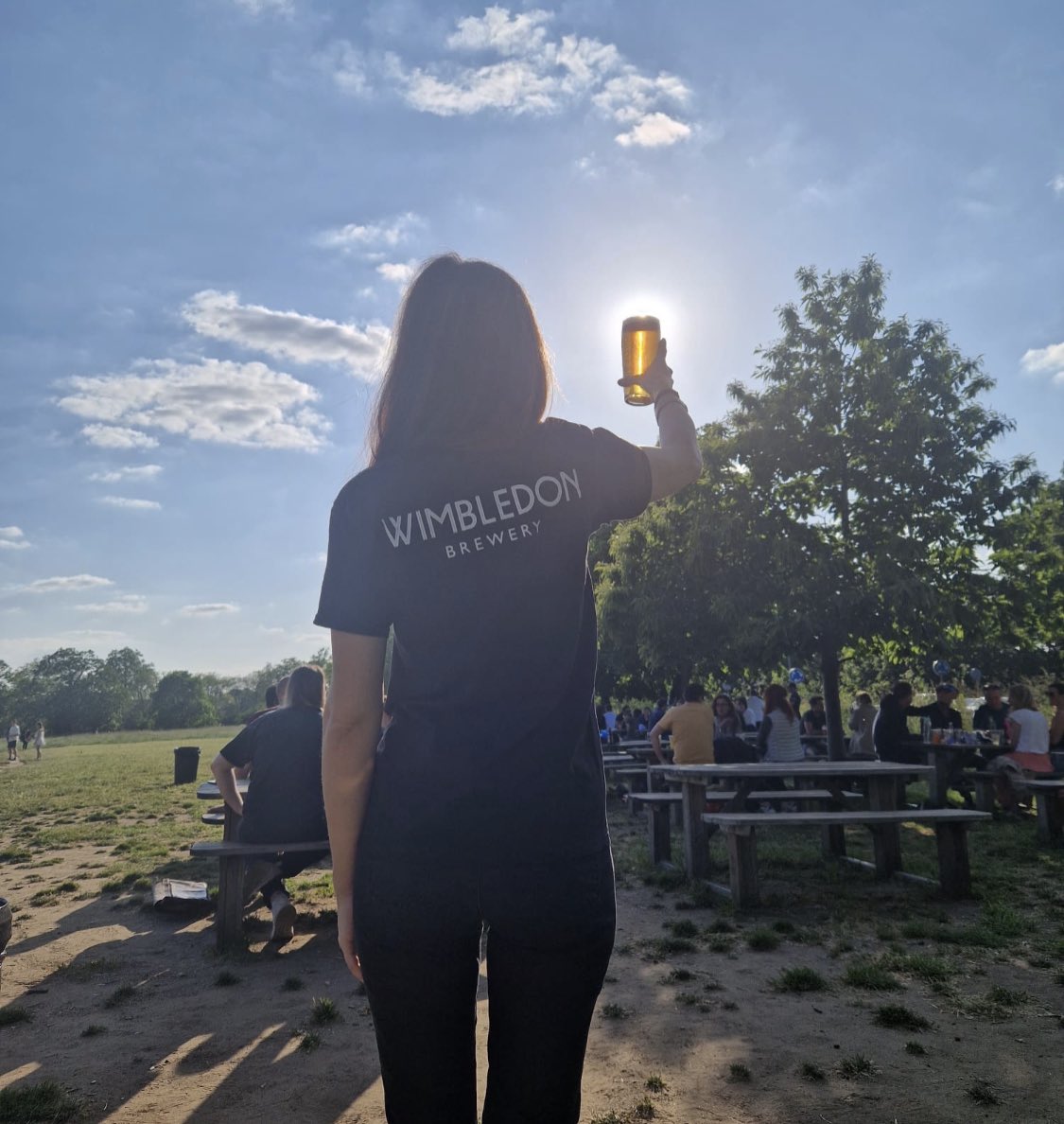 WimbledonBrew's tweet photo. Ever visited The Spencer of a blazing summer’s day?

When the tables are out, the pints aglow &amp; good vibes flowing?

Whether yes or no, this is your time - Head on over and revel in one of the finest sun traps in London!

Cheers!

#summervibes #local #localbrewery #wimbledonlager https://t.co/HjA8wECrPr