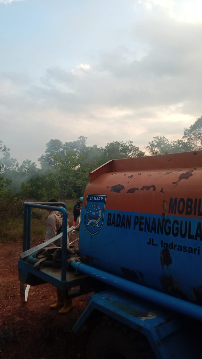 YassirArfth's tweet photo. Live report📍, sambil nge-tweet sambil madamkan Api Karhutla

#HariLingkunganHidup #BumiLestariPelajarBerseri #DukungPemimpinProLingkungan https://t.co/V9pLPXaLMa