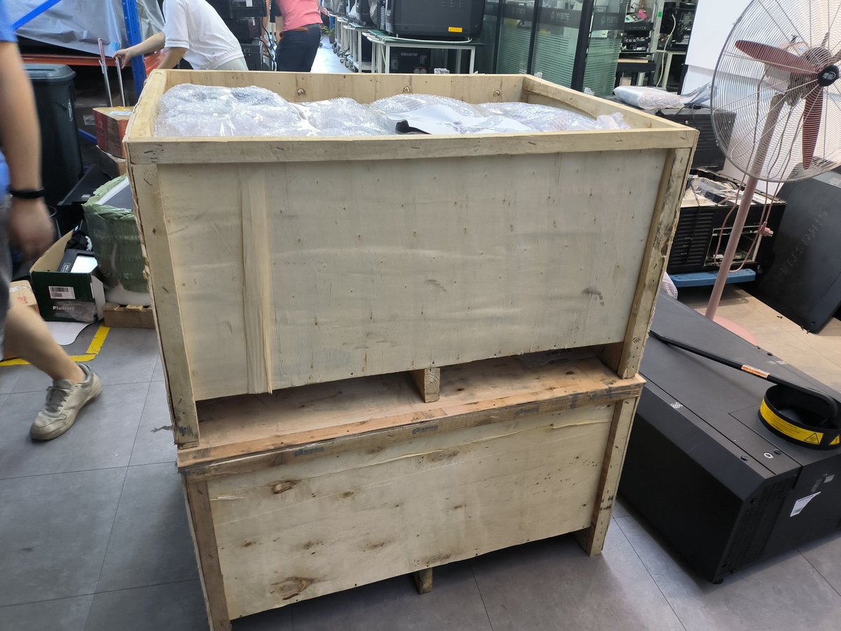 Wuxiaozu_CHINA's tweet image. Six BARCO DP2K 10s shipped in 2016。 Welcome to consult and understand.#BARCOProjector #ChristieProjector #NECprojector #projector