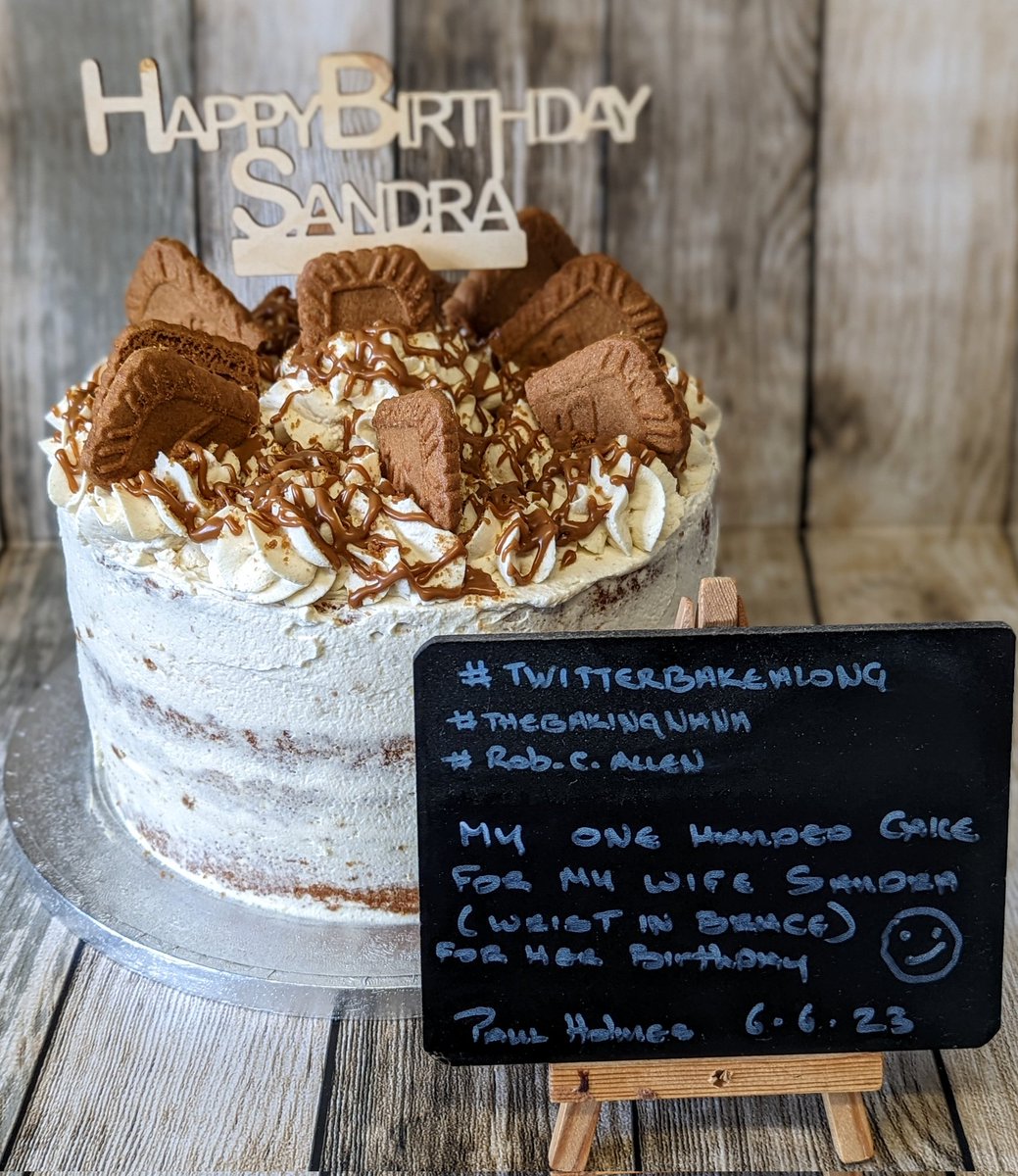 Well that was a bugger to do with my good hand in a brace,got there in the end . I Couldn't let the wife down though for her birthday biscotti &amp; fresh cream as requested 🙂
#twitterbakealong <a href="/Rob_C_Allen/">Robert Allen</a> <a href="/thebakingnanna1/">The Baking Nanna</a> #cake #CAKES <a href="/SugarandCrumbs/">Sugar and Crumbs</a> #birthdaygirl