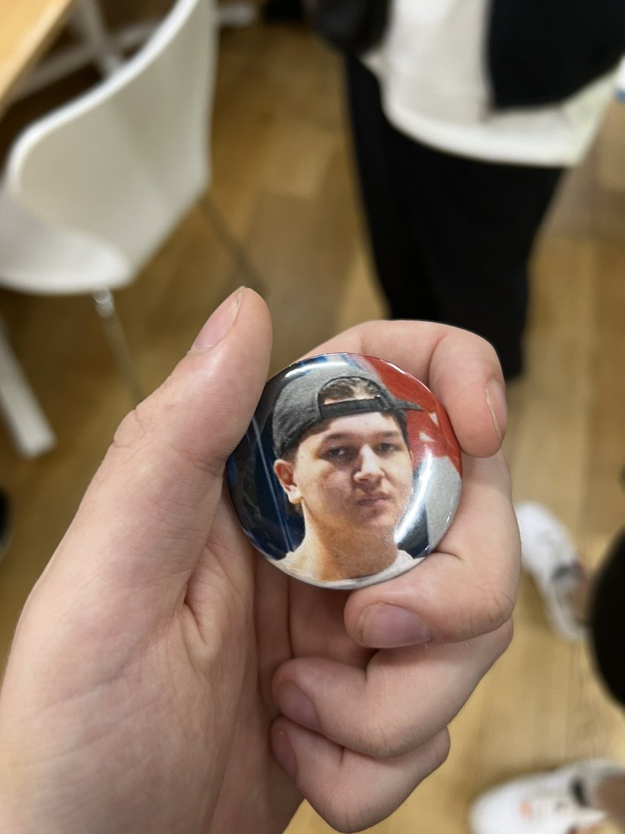 chronicleEZ's tweet image. GiVeAWay of this INSANE Leo badge

follow me, like and RT

results on 31.02.2024