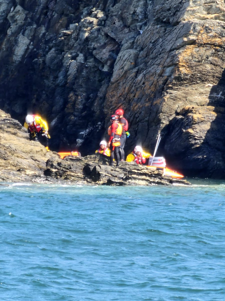 A great training session on Sunday with our friends from @RNLITREARDDUR & the National Coasteering Charter. Sharing knowledge & advice proved exceptionally useful for all involved. Photos by our @RNLI crew ⚓️